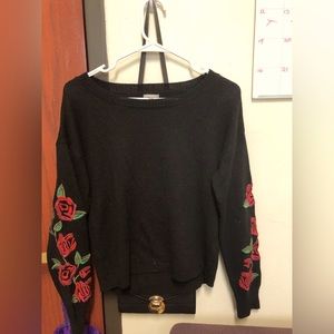 Cropped Sweater with embroidered rose arms